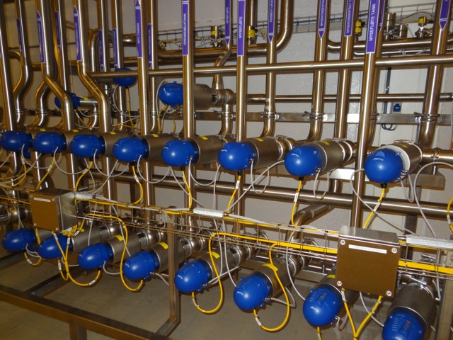 Valve cluster of a process installation