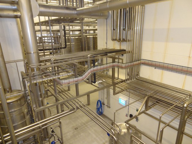 Process installation in a production hall