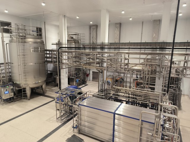 Process line with tanks