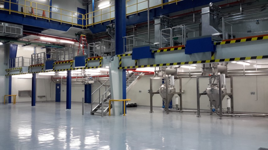 Process hall with a mezzanine and powder equipment