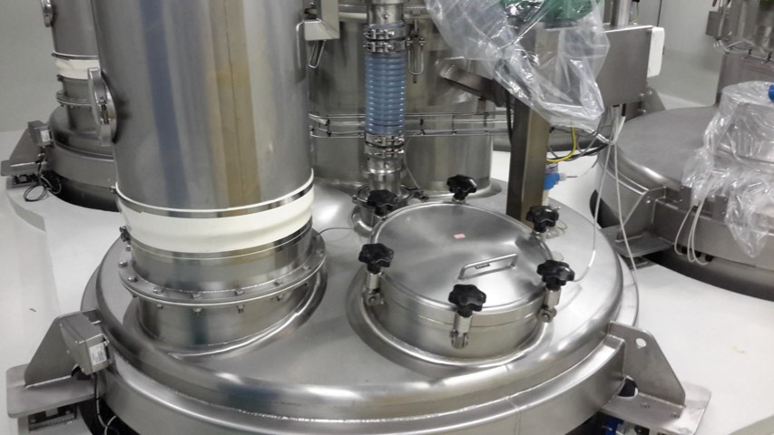 Process tanks with inspection manholes